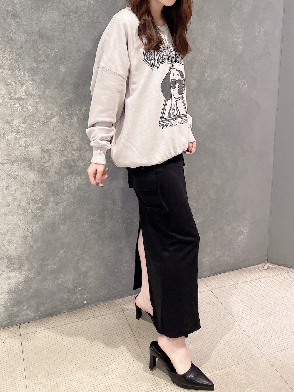 「GYDAのGYDALMATIANスウェットトップス（スウェット、ホワイト系）」を使った、ichiさん（レディース・156cm）の冬コーディネートの2枚目の写真