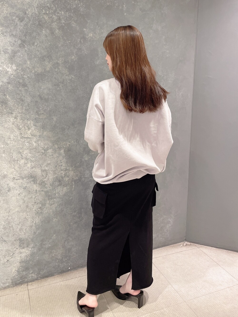 「GYDAのGYDALMATIANスウェットトップス（スウェット、ホワイト系）」を使った、ichiさん（レディース・156cm）の冬コーディネートの3枚目の写真