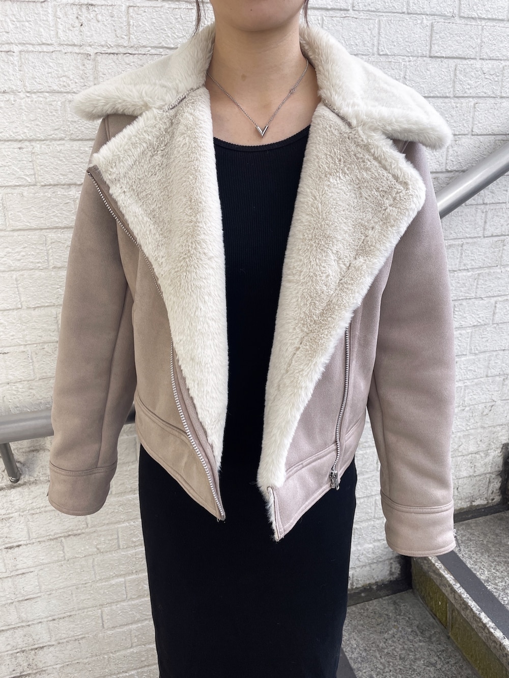 「GYDAのBACK OPENテレコワングワンピース（ワンピース、ブラック系）」を使った、ichiさん（レディース・156cm）の秋コーディネートの8枚目の写真