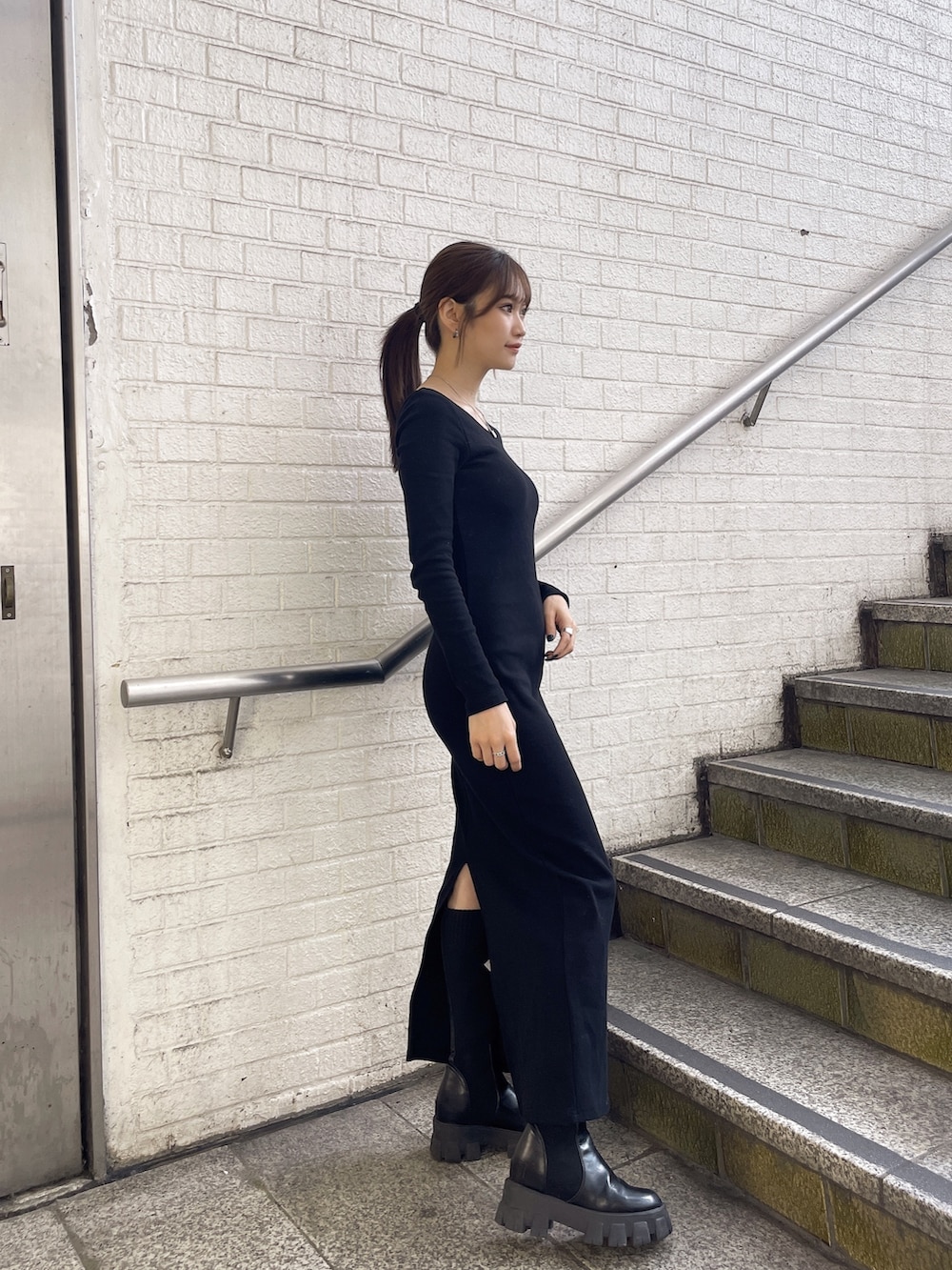 「GYDAのBACK OPENテレコワングワンピース（ワンピース、ブラック系）」を使った、ichiさん（レディース・156cm）の秋コーディネートの5枚目の写真