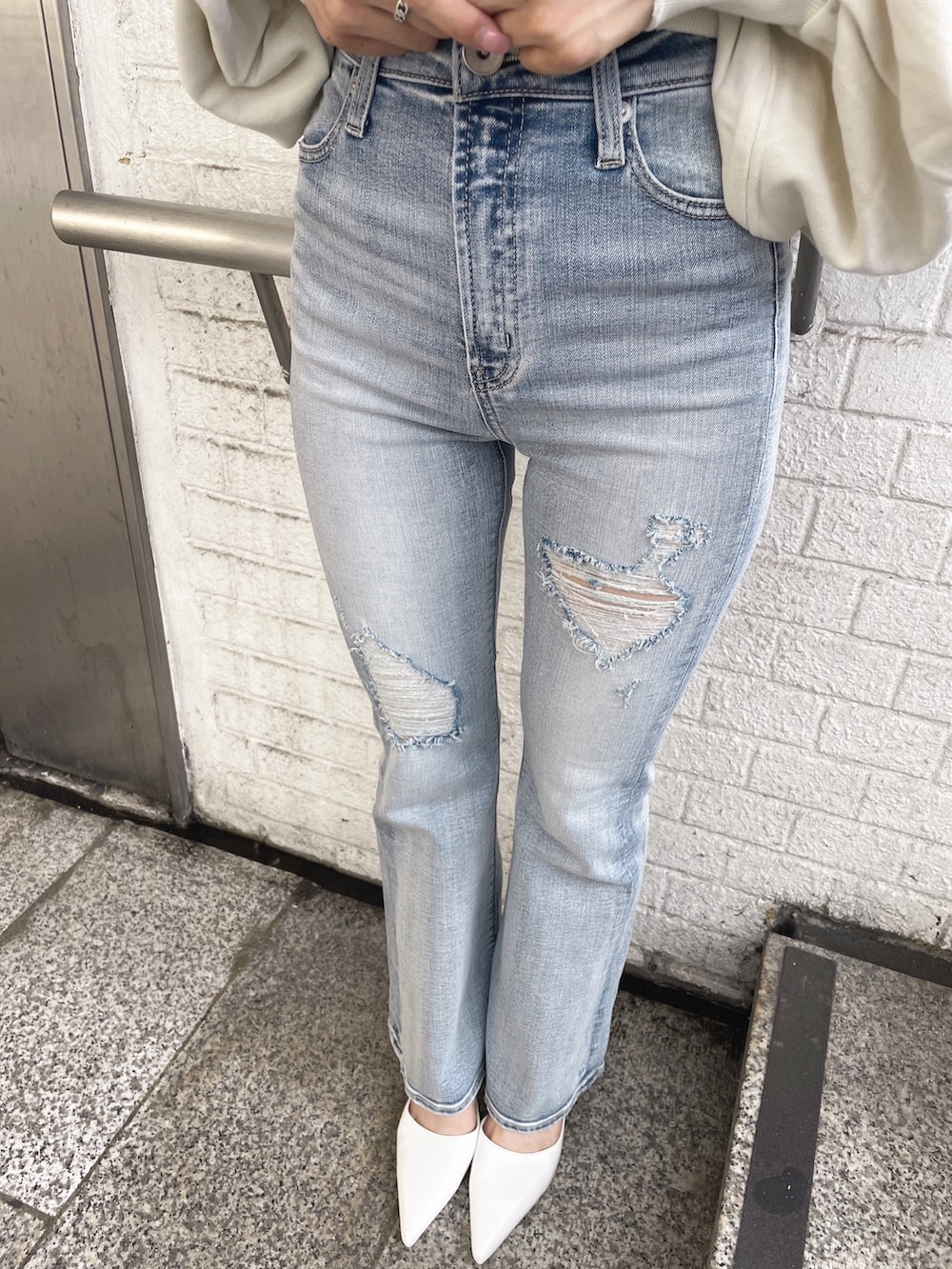 「GYDAのSymmetry GYDAピグメントオフショルスウェットTOPS（スウェット、ホワイト系）」を使った、ichiさん（レディース・156cm）の夏コーディネートの6枚目の写真