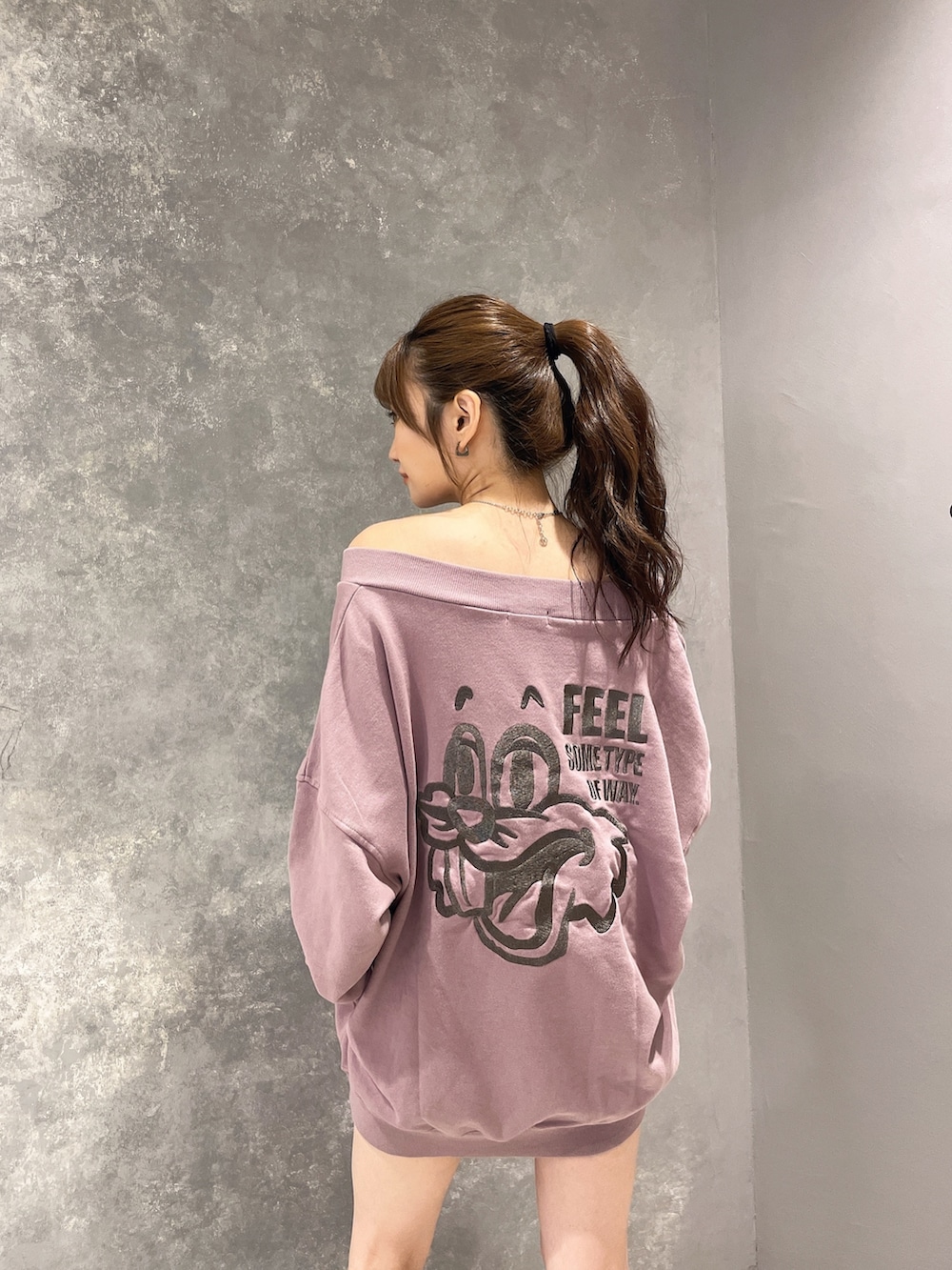 「GYDAのFEEL BUNNY VネックスウェットTOPS（スウェット、ピンク系）」を使った、ichiさん（レディース・156cm）の秋コーディネートの5枚目の写真