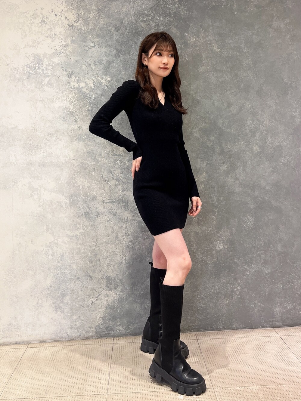 「GYDAのPOLOニットタイトワンピース（ワンピース、ブラック系）」を使った、ichiさん（レディース・156cm）の冬コーディネートの2枚目の写真