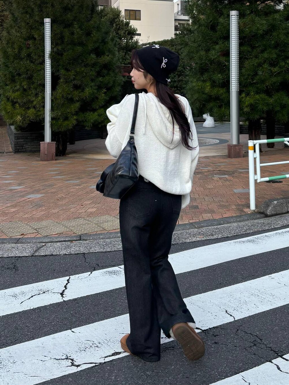 「韓国系、女子ウケ、着痩せ・細見え、ALAND、韓国ファッション」|「3.3 Field Trip の3.3 Field Trip/リボンパール ビーニ-(ニットキャップ/ビーニー、ブラック系)」を使った、snowaeさん(レディース・157cm)の冬コーディネートの7枚目の写真
