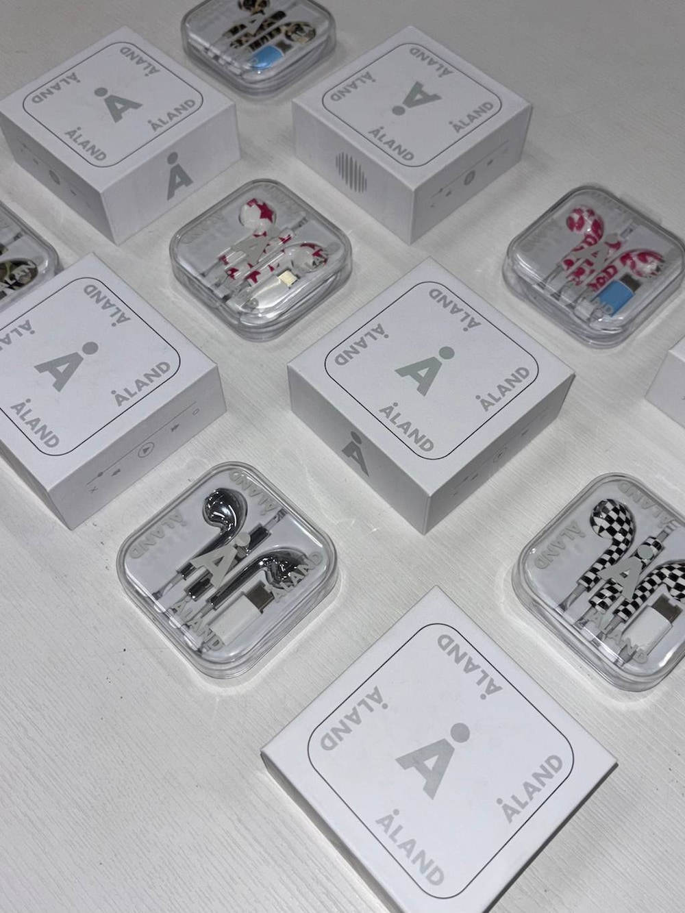 その他のヘッドフォン/イヤホンを着用したレディースの春コーディネートの2枚目の写真