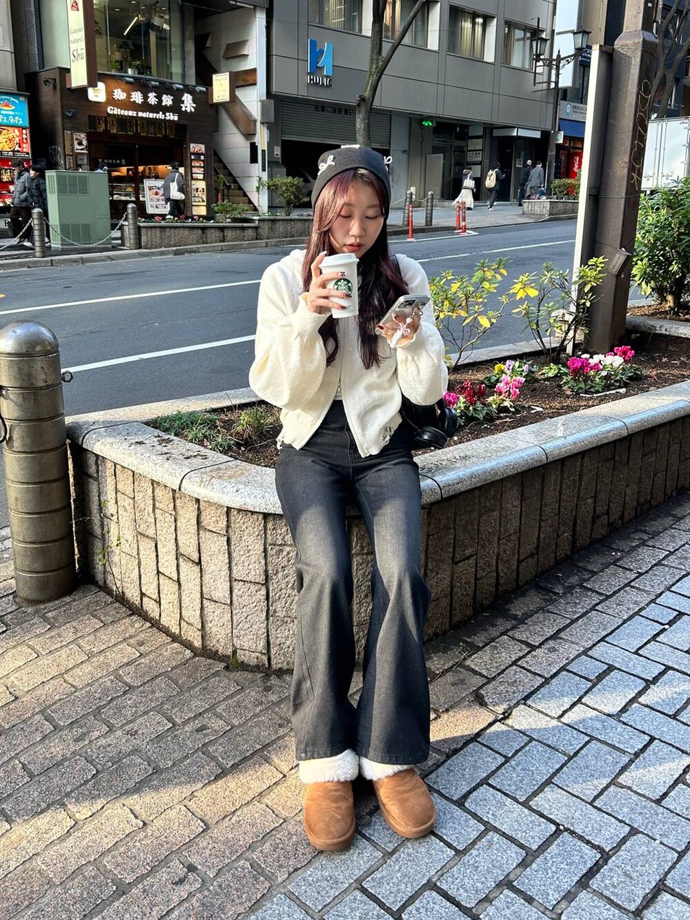 「韓国系、女子ウケ、着痩せ・細見え、ALAND、韓国ファッション」|「3.3 Field Trip の3.3 Field Trip/リボンパール ビーニ-(ニットキャップ/ビーニー、ブラック系)」を使った、snowaeさん(レディース・157cm)の冬コーディネートの5枚目の写真