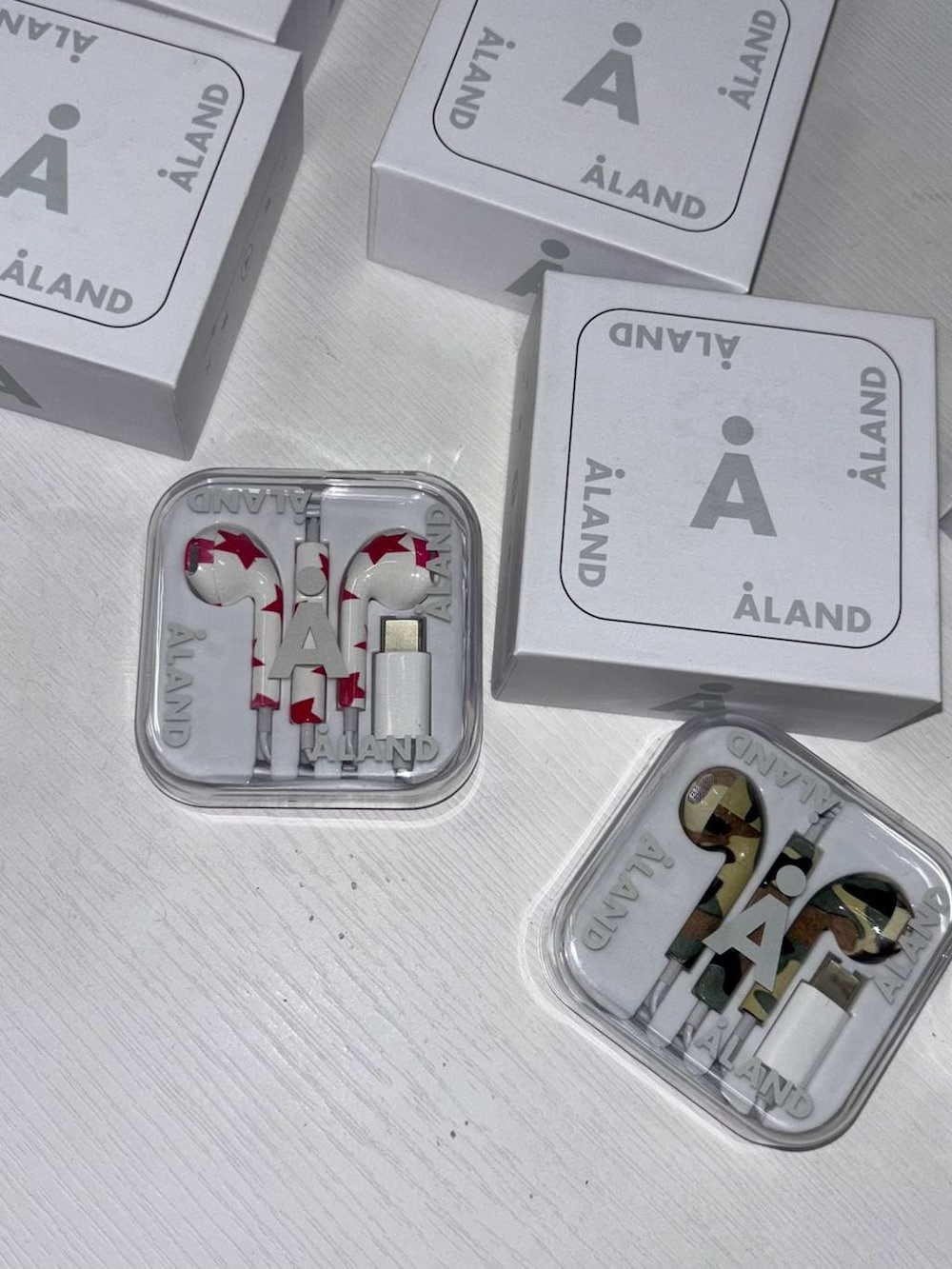 その他のヘッドフォン/イヤホンを着用したレディースの春コーディネートの4枚目の写真