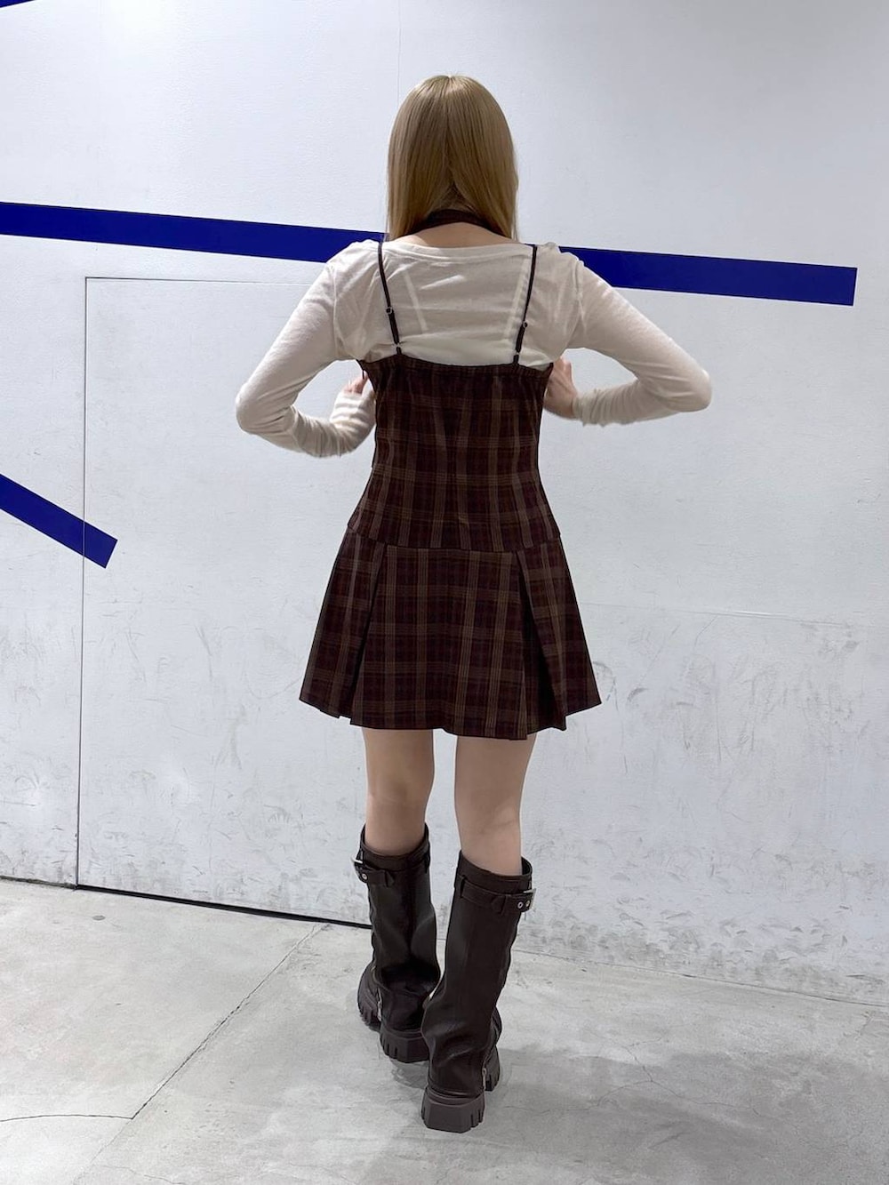 「韓国系、女子ウケ、着痩せ・細見え、ALAND、韓国ファッション」｜「3.3 Field Trip の★K-POPアイドル着用 3.3 Field Trip／ロゴスリムロングスリーブ（Tシャツ/カットソー、ベージュ系）」を使った、snowaeさん（レディース・157cm）の秋コーディネートの4枚目の写真