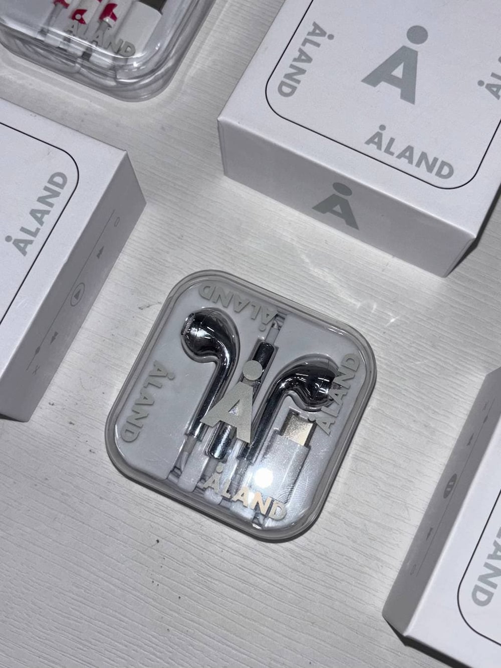 その他のヘッドフォン/イヤホンを着用したレディースの春コーディネートの3枚目の写真