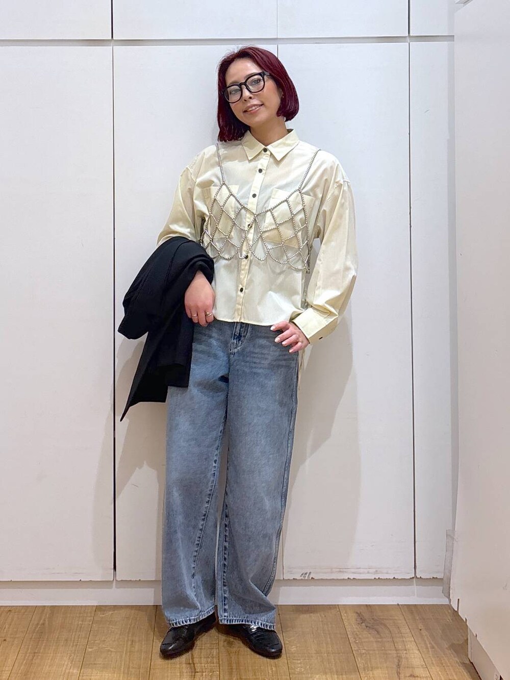 「体型カバー、高見え、高身長、ママコーデ、骨格ストレート、GLOBAL WORK、着痩せ・細見え、ジャケット、春コーデ、デニムパンツ」｜「GLOBAL WORKのGOODデニムバギーパンツ/118365（デニムパンツ、ブルー系）」を使った、ココさん（レディース・165cm）の春コーディネートの5枚目の写真