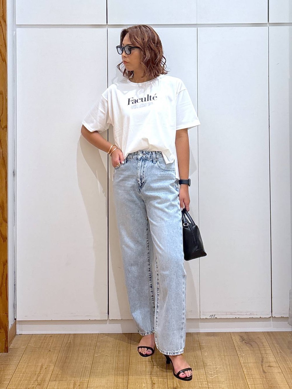 「ママコーデ、体型カバー、高見え、高身長、骨格ストレート、GLOBAL WORK、着痩せ・細見え」|「GLOBAL WORKのスペ軽お財布ショルダー/132336(ショルダーバッグ、ブラック系)」を使った、ココさん(レディース・165cm)の夏コーディネートの2枚目の写真