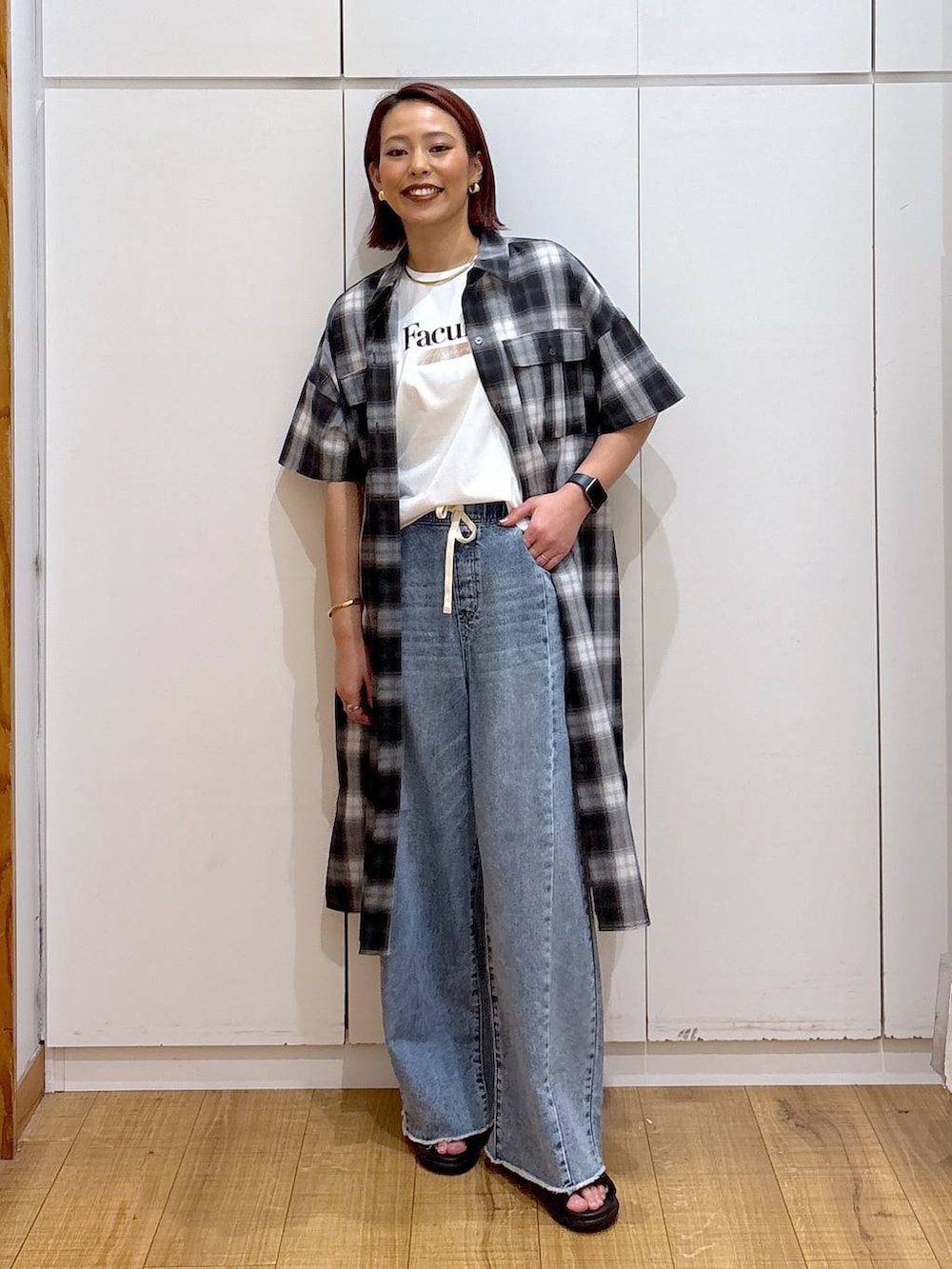 「体型カバー、高見え、高身長、ママコーデ、骨格ストレート、GLOBAL WORK、着痩せ・細見え」|「GLOBAL WORKのリッチクリーンプリントT半袖/147640(Tシャツ/カットソー、ホワイト系)」を使った、ココさん(レディース・165cm)の春コーディネートの2枚目の写真