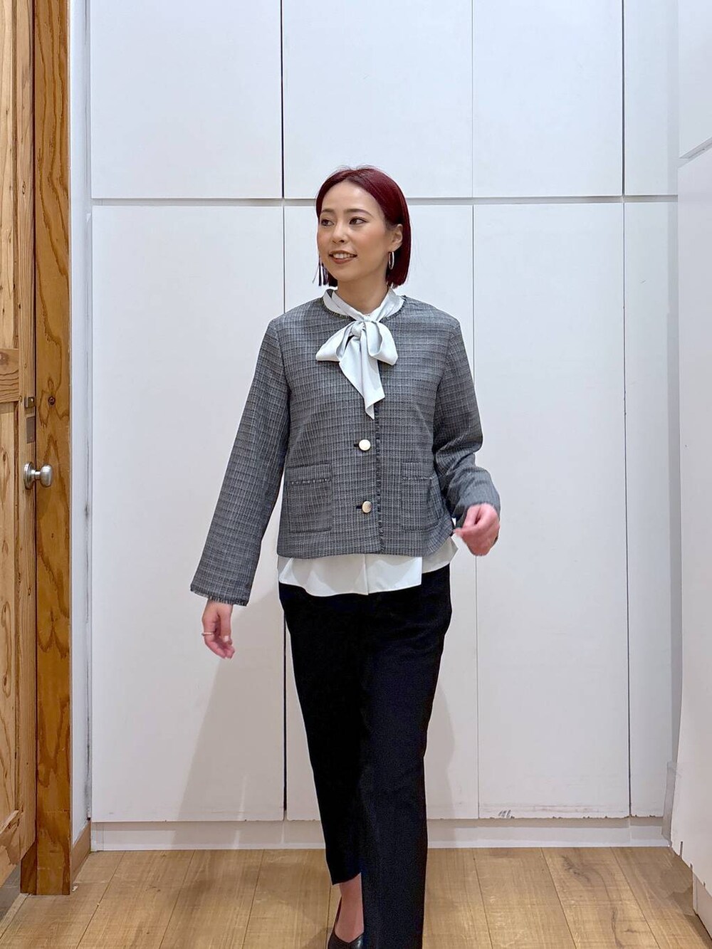 「着痩せ・細見え、体型カバー、高見え、高身長、ママコーデ、骨格ストレート、GLOBAL WORK」｜「GLOBAL WORKのお手入れらくらく2WAYボウタイブラウス/133609（シャツ/ブラウス、グリーン系）」を使った、ココさん（レディース・165cm）の春コーディネートの5枚目の写真