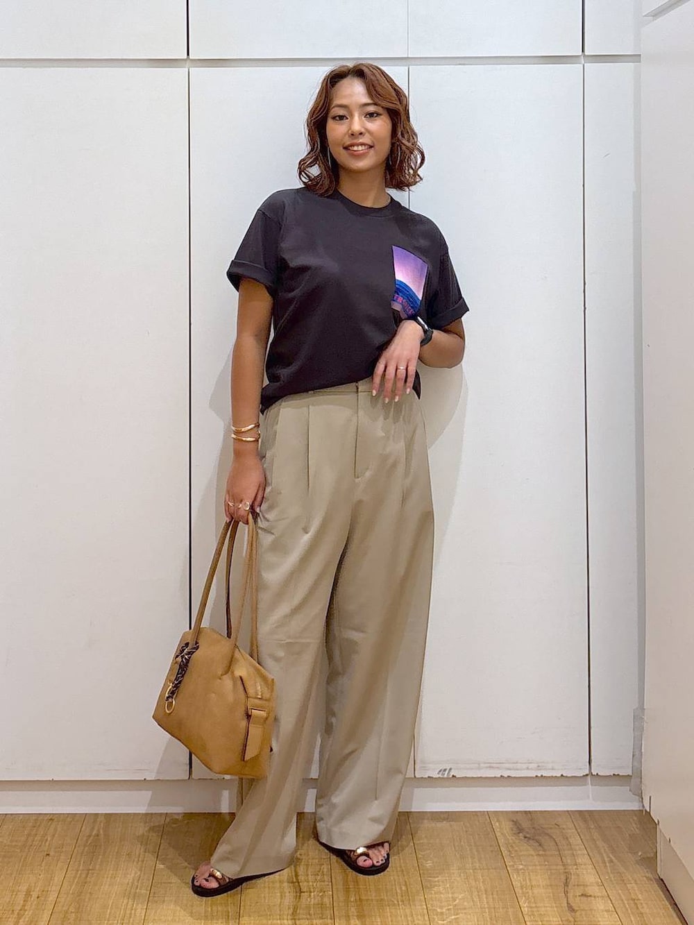 「体型カバー、高見え、高身長、ママコーデ、骨格ストレート、GLOBAL WORK、着痩せ・細見え、and STセール」｜「GLOBAL WORKのウツクシルエットDRYワイドパンツ/289061（その他パンツ、ベージュ系）」を使った、ココさん（レディース・165cm）の夏コーディネートの2枚目の写真