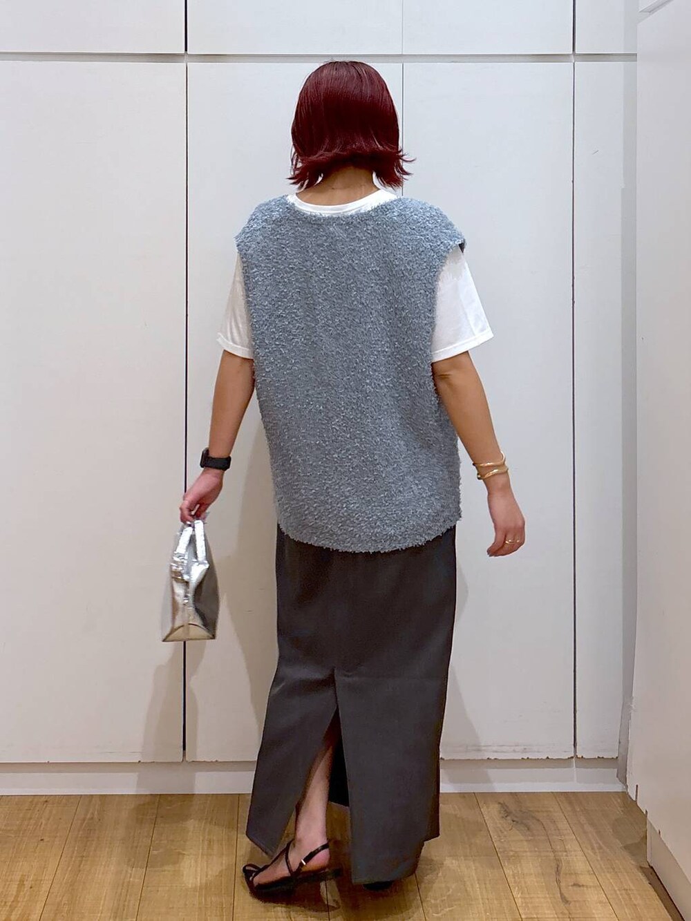 「体型カバー、高見え、高身長、ママコーデ、骨格ストレート、GLOBAL WORK、着痩せ・細見え」｜「GLOBAL WORKのスペ軽お財布ショルダー/132336（ショルダーバッグ、シルバー系）」を使った、ココさん（レディース・165cm）の春コーディネートの5枚目の写真