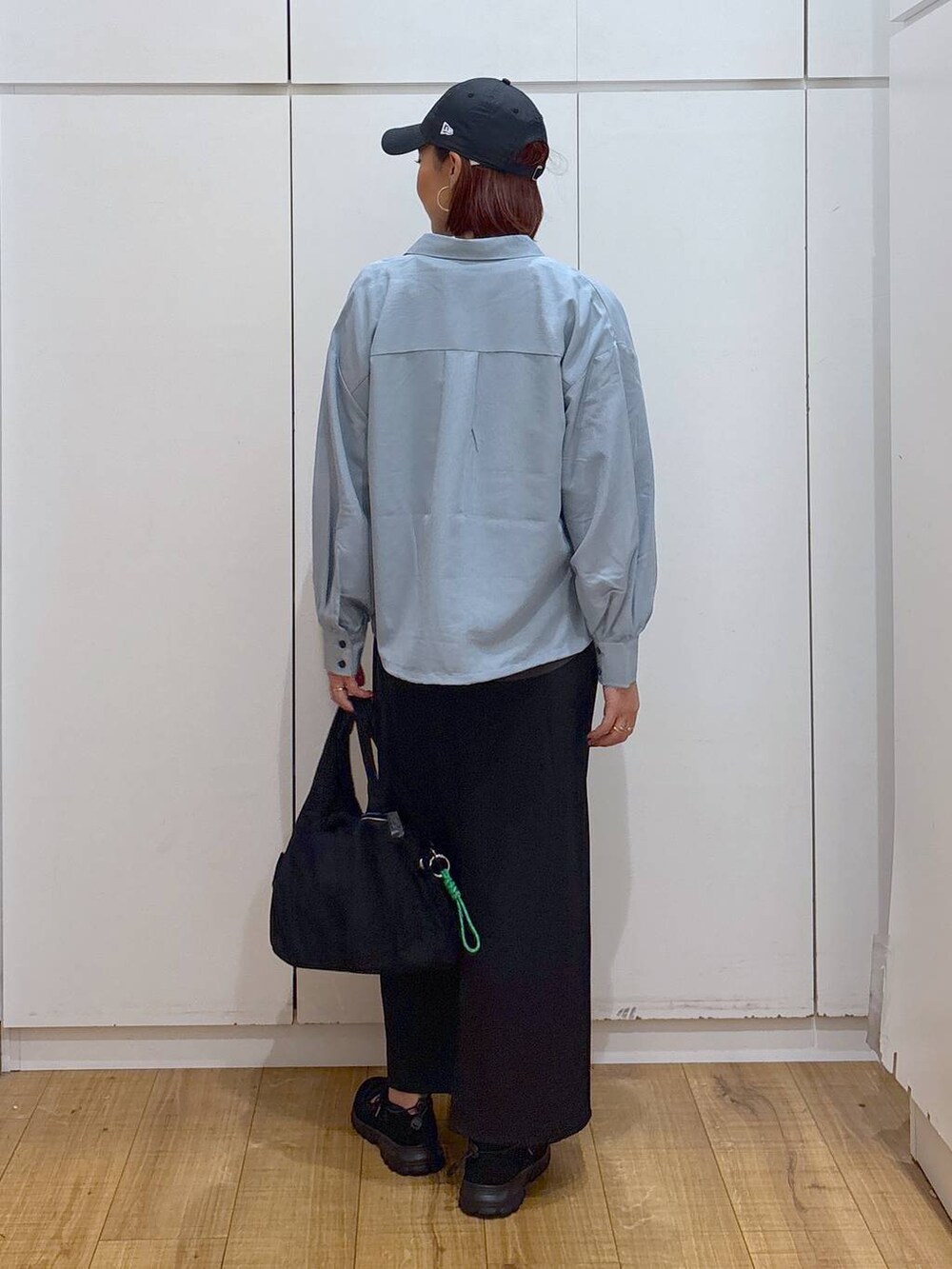 「体型カバー、高見え、高身長、ママコーデ、骨格ストレート、GLOBAL WORK、着痩せ・細見え」|「GLOBAL WORKのリッチクリーンプリントT半袖/147640(Tシャツ/カットソー、グレー系)」を使った、ココさん(レディース・165cm)の春コーディネートの4枚目の写真