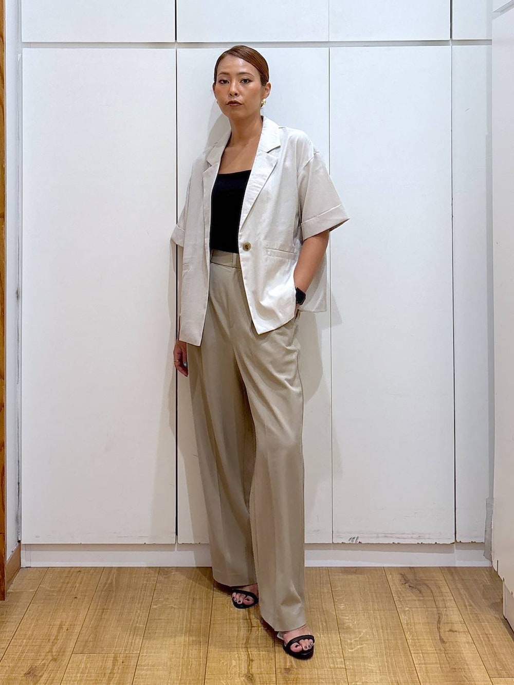 「体型カバー、高見え、高身長、ママコーデ、骨格ストレート、GLOBAL WORK、着痩せ・細見え、and STセール」｜「GLOBAL WORKのウツクシルエットDRYワイドパンツ/289061（その他パンツ、ベージュ系）」を使った、ココさん（レディース・165cm）の夏コーディネートの2枚目の写真