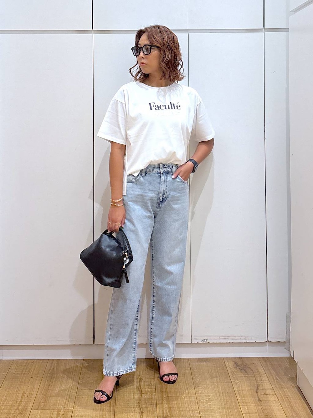 「ママコーデ、体型カバー、高見え、高身長、骨格ストレート、GLOBAL WORK、着痩せ・細見え」|「GLOBAL WORKのスペ軽お財布ショルダー/132336(ショルダーバッグ、ブラック系)」を使った、ココさん(レディース・165cm)の夏コーディネートの4枚目の写真