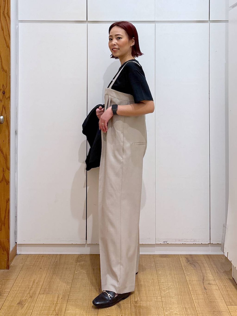 「体型カバー、高見え、高身長、ママコーデ、骨格ストレート、GLOBAL WORK、着痩せ・細見え」|「GLOBAL WORKのサイズ拡大/らくっション撥水2WAYローファー/131468(ローファー、ブラック系)」を使った、ココさん(レディース・165cm)の春コーディネートの3枚目の写真