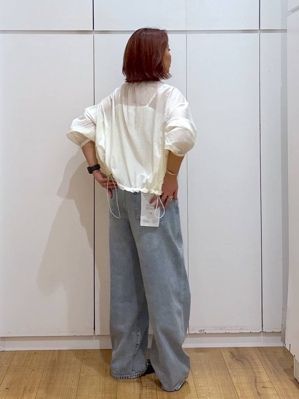 「体型カバー、高見え、高身長、ママコーデ、骨格ストレート、GLOBAL WORK、着痩せ・細見え」|「GLOBAL WORKのGOODデニムバギーパンツ/118365(デニムパンツ、ブルー系)」を使った、ココさん(レディース・165cm)の春コーディネートの5枚目の写真