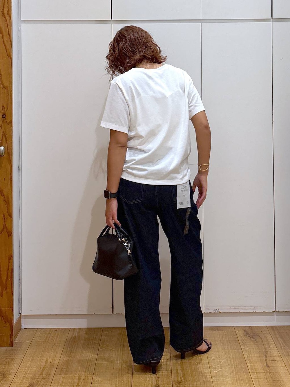 「体型カバー、高見え、高身長、ママコーデ、骨格ストレート、GLOBAL WORK、着痩せ・細見え」｜「GLOBAL WORKのGOODデニムバギーパンツ/118365（デニムパンツ、ブルー系）」を使った、ココさん（レディース・165cm）の夏コーディネートの3枚目の写真