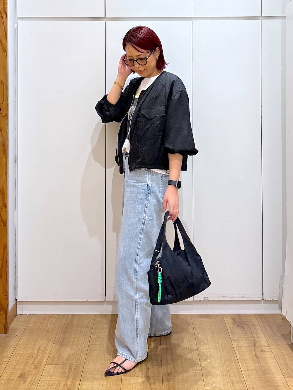 「骨格ストレート、GLOBAL WORK、着痩せ・細見え、体型カバー、高見え、高身長、ママコーデ」|「GLOBAL WORKのGOODデニムバギーパンツ/118365(デニムパンツ、ブルー系)」を使った、ココさん(レディース・165cm)の春コーディネートの3枚目の写真
