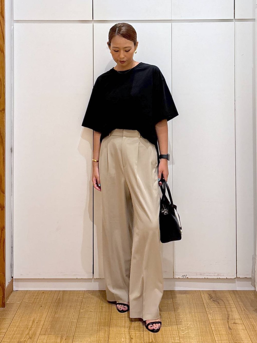 「体型カバー、高見え、高身長、ママコーデ、骨格ストレート、GLOBAL WORK、着痩せ・細見え、and STセール」|「GLOBAL WORKのスペ軽3ROOM2WAYショルダー/234508(ショルダーバッグ、ブラック系)」を使った、ココさん(レディース・165cm)の夏コーディネートの2枚目の写真