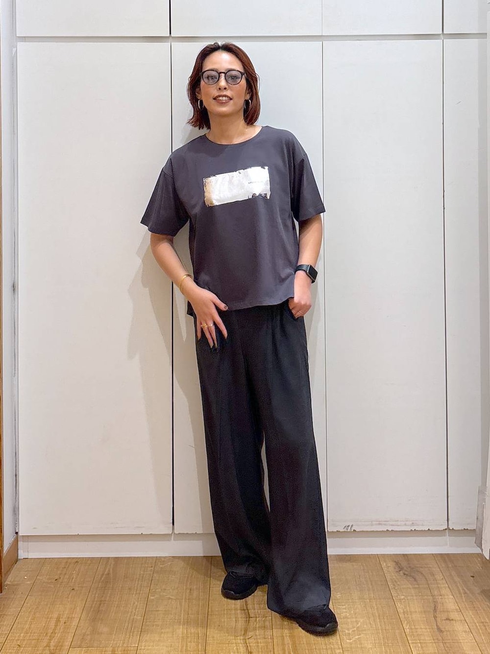 「体型カバー、高見え、高身長、ママコーデ、骨格ストレート、GLOBAL WORK、着痩せ・細見え」｜「GLOBAL WORKのリッチクリーンプリントT半袖/147640（Tシャツ/カットソー、グレー系）」を使った、ココさん（レディース・165cm）の春コーディネートの3枚目の写真