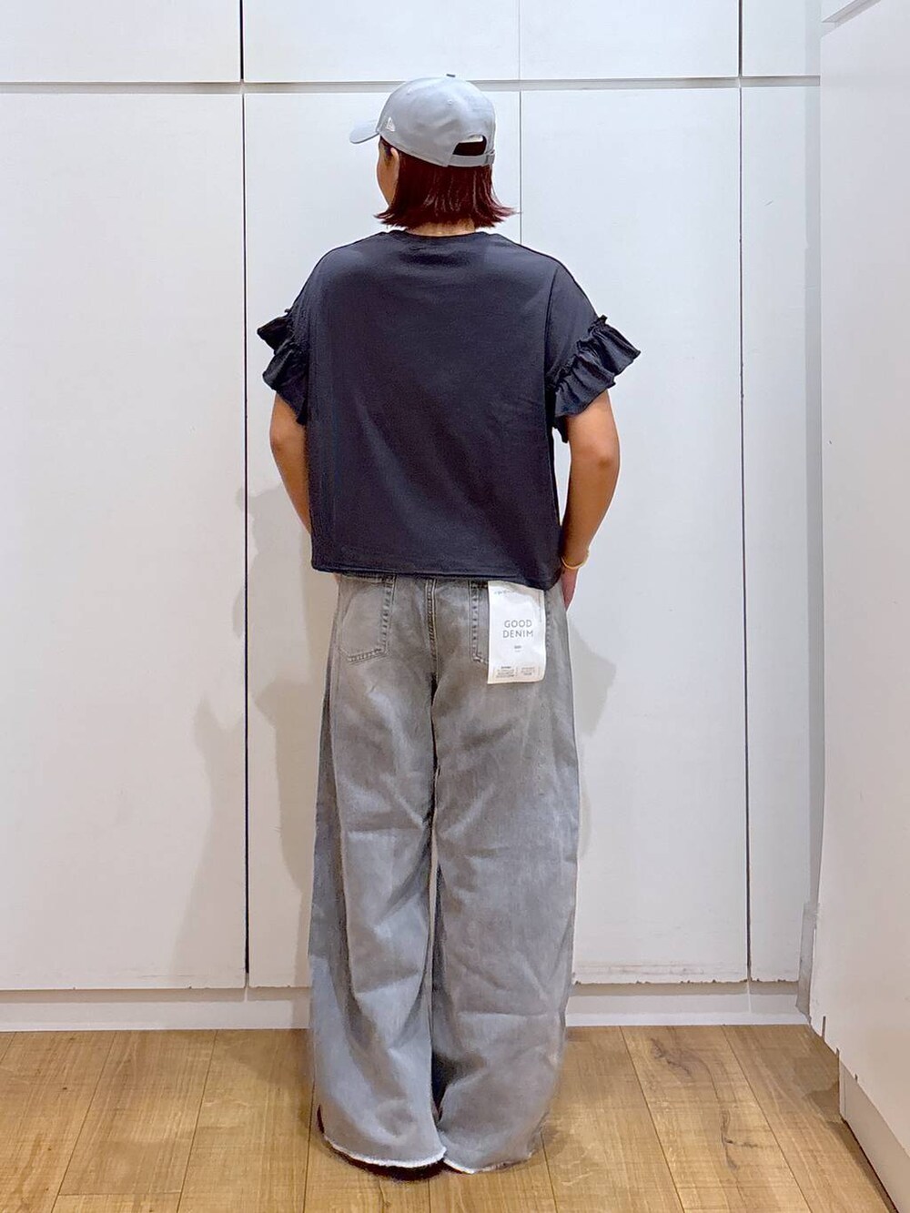 「体型カバー、高見え、高身長、ママコーデ、骨格ストレート、GLOBAL WORK、着痩せ・細見え」｜「GLOBAL WORKのエアかるクッションベルトスニーカー/102313（スニーカー、ブラック系）」を使った、ココさん（レディース・165cm）の春コーディネートの4枚目の写真