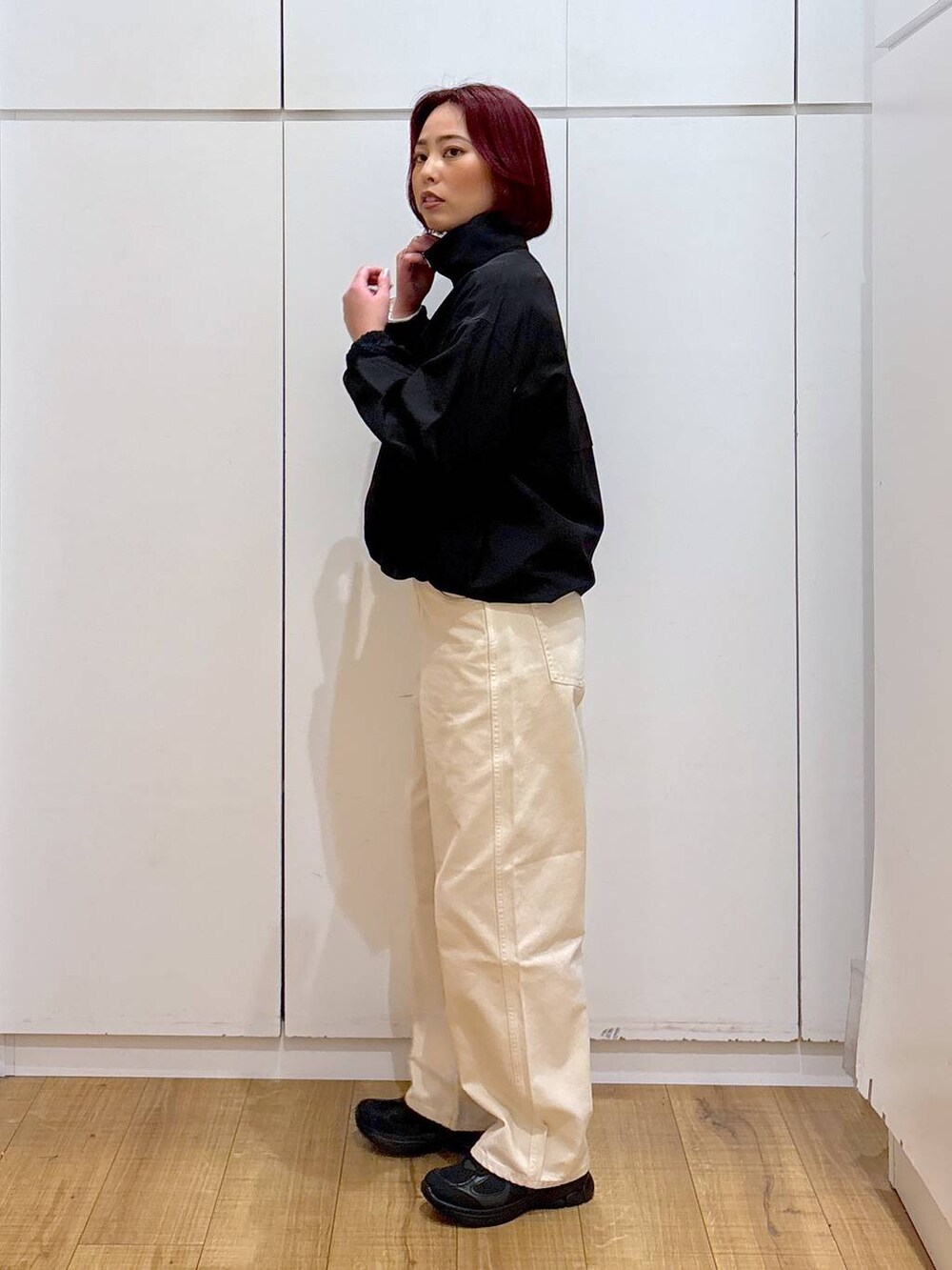 「着痩せ・細見え、体型カバー、高見え、高身長、ママコーデ、骨格ストレート、GLOBAL WORK、デニムジャケット、アウター」｜「GLOBAL WORKのGOODデニムバギーパンツ/118365（デニムパンツ、ベージュ系）」を使った、ココさん（レディース・165cm）の春コーディネートの5枚目の写真