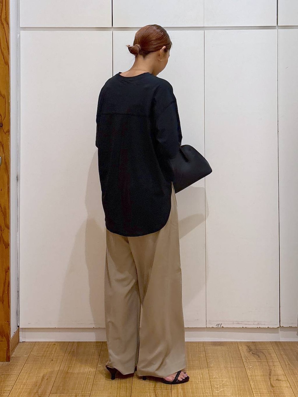 「体型カバー、高見え、高身長、ママコーデ、骨格ストレート、GLOBAL WORK、着痩せ・細見え、and STセール」|「GLOBAL WORKのスペ軽3ROOM2WAYショルダー/234508(ショルダーバッグ、ブラック系)」を使った、ココさん(レディース・165cm)の夏コーディネートの4枚目の写真