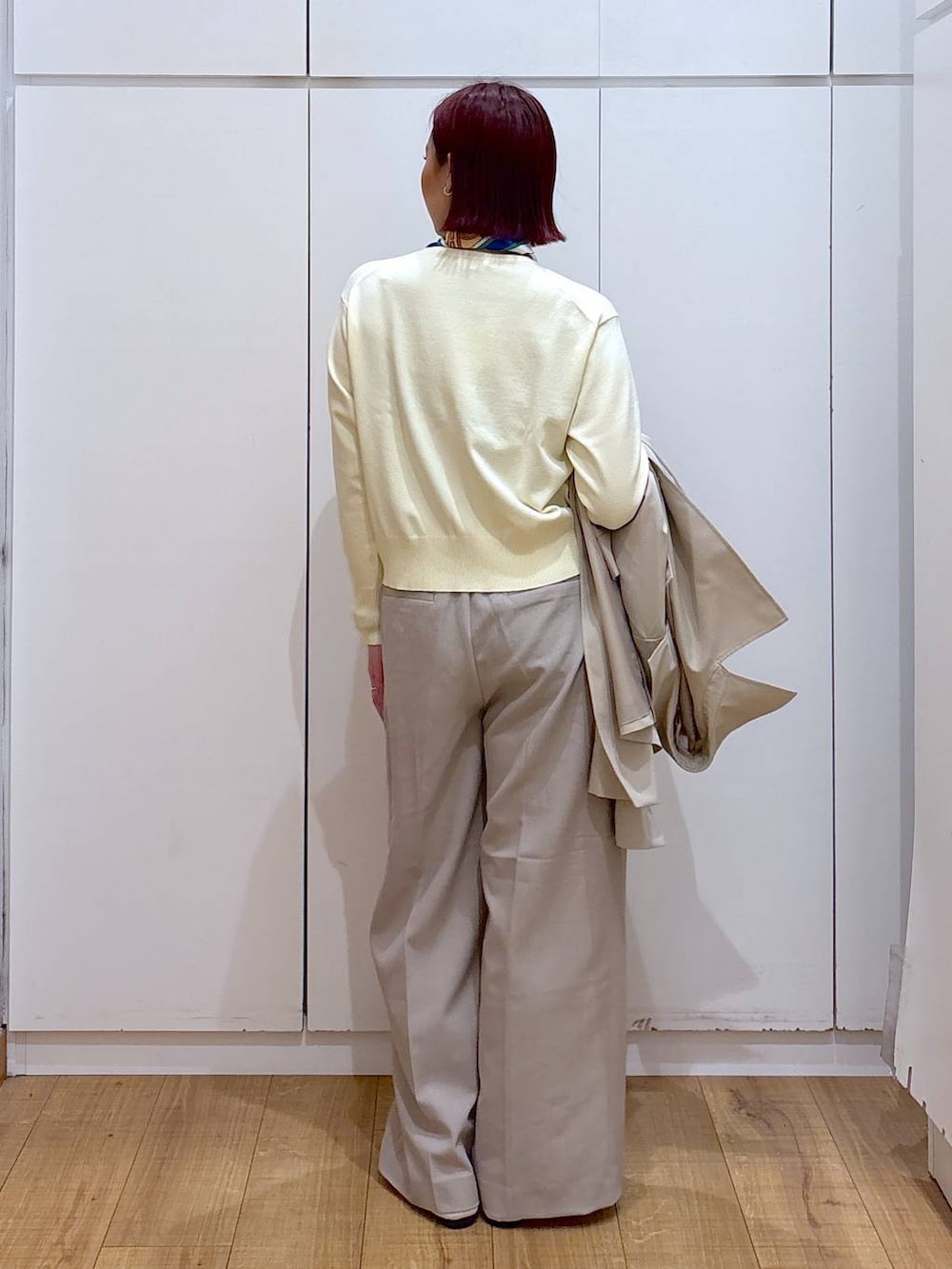 「体型カバー、高見え、高身長、ママコーデ、骨格ストレート、GLOBAL WORK、着痩せ・細見え」|「GLOBAL WORKのエアかるトレンチコート/234545(トレンチコート、ベージュ系)」を使った、ココさん(レディース・165cm)の春コーディネートの5枚目の写真
