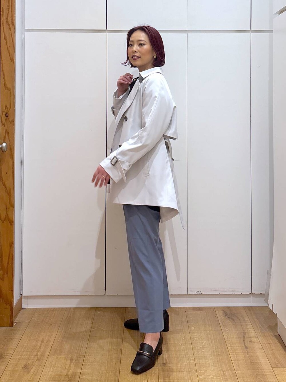 「体型カバー、高見え、高身長、ママコーデ、骨格ストレート、GLOBAL WORK、着痩せ・細見え」|「GLOBAL WORKのウツクシルエットテーパードパンツ/133595(その他パンツ、ブルー系)」を使った、ココさん(レディース・165cm)の春コーディネートの4枚目の写真