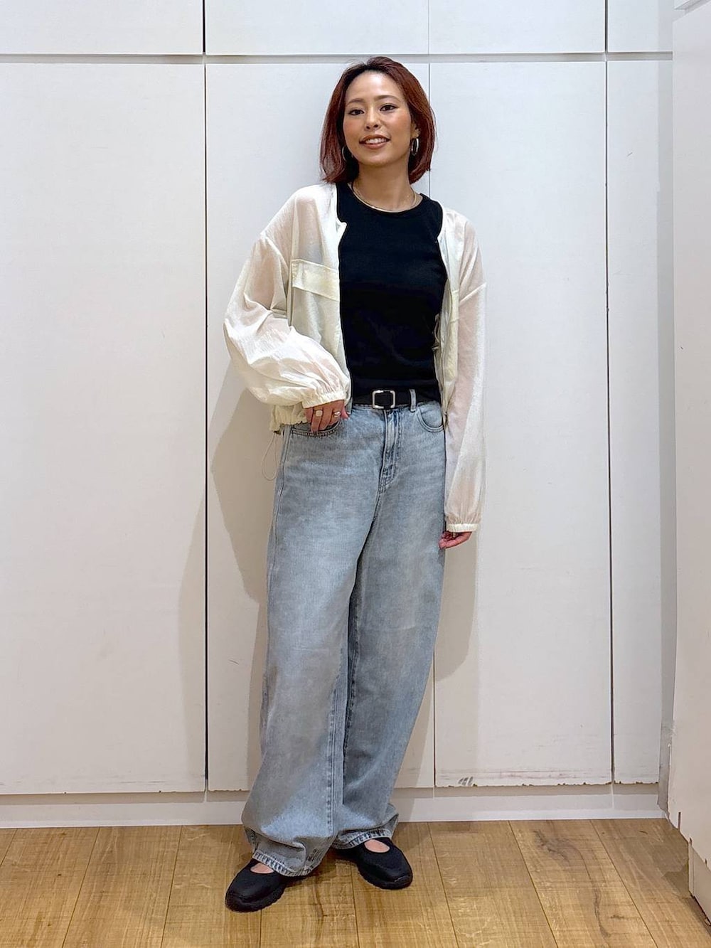 「体型カバー、高見え、高身長、ママコーデ、骨格ストレート、GLOBAL WORK、着痩せ・細見え」|「GLOBAL WORKのエアかるクッションベルトスニーカー/102313(スニーカー、ブラック系)」を使った、ココさん(レディース・165cm)の春コーディネートの3枚目の写真