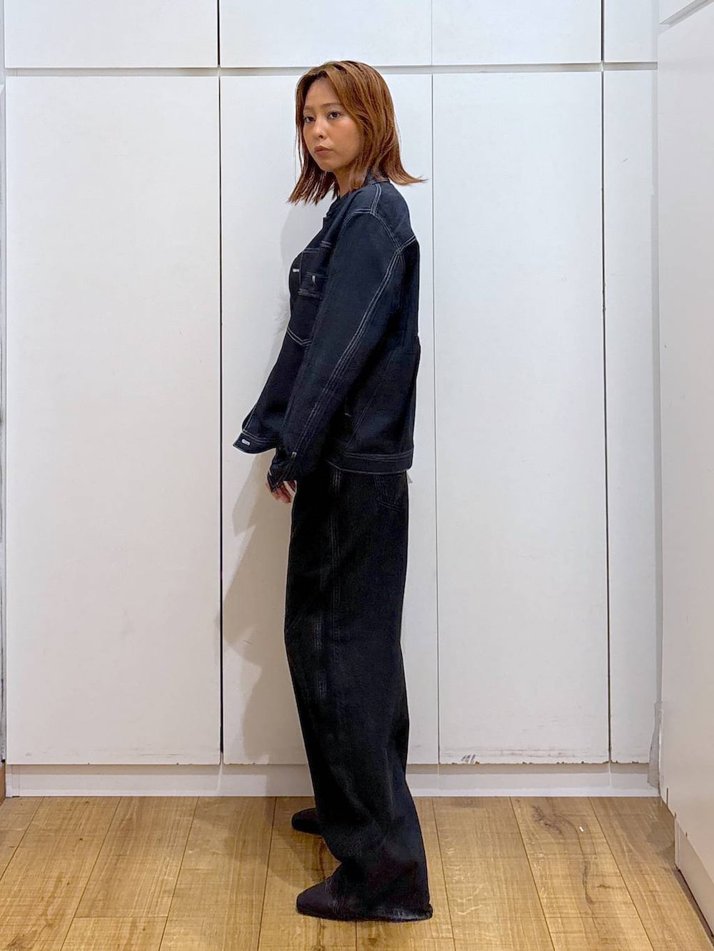 「andST秋コーデ、GLOBAL WORK、着痩せ・細見え、ママコーデ、骨格ストレート、体型カバー、高見え、高身長」｜「GLOBAL WORKのらくっションヒールローファー/136033（ローファー、ブラック系）」を使った、ココさん（レディース・165cm）の夏コーディネートの4枚目の写真