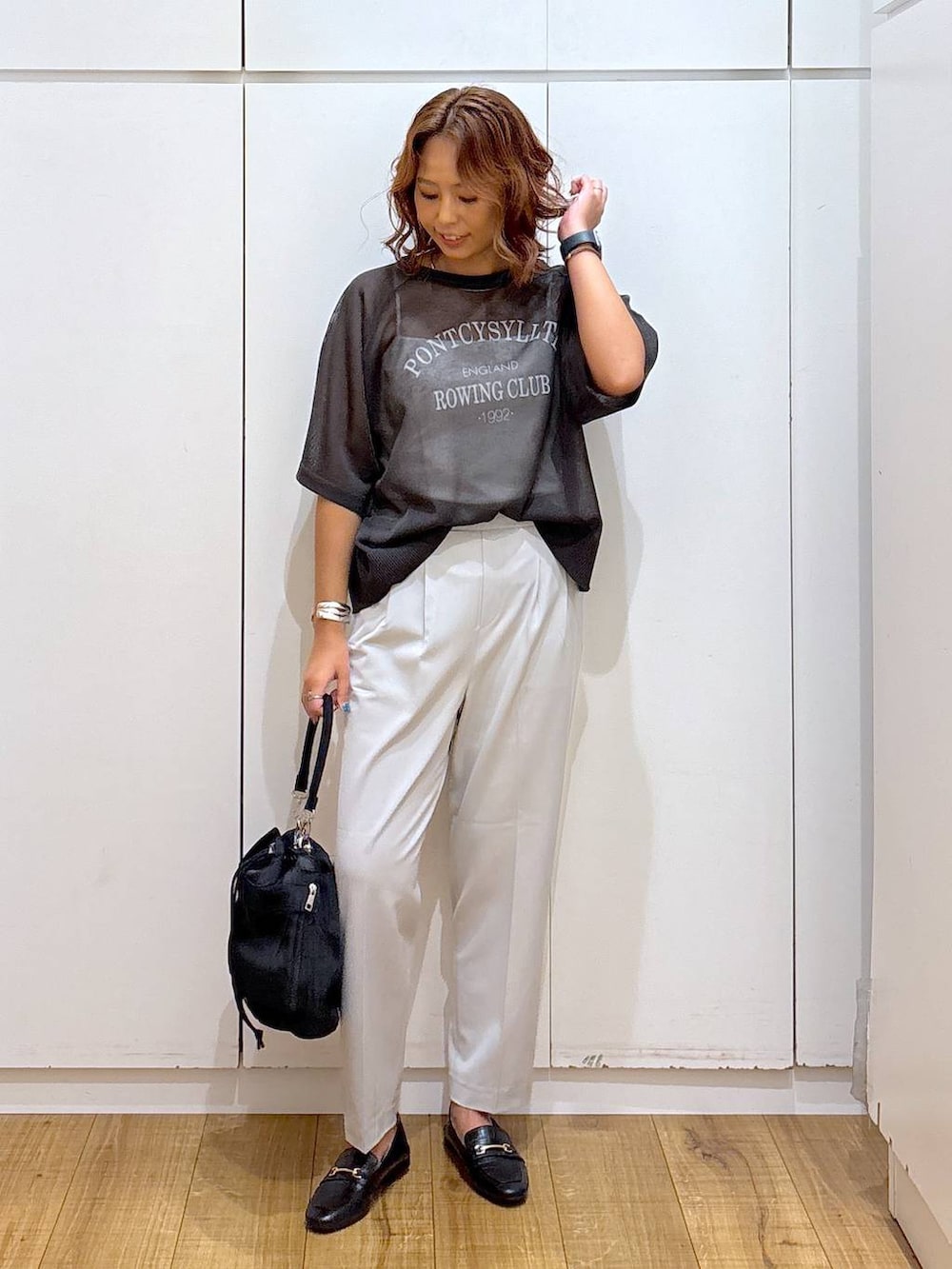 「体型カバー、高見え、高身長、ママコーデ、骨格ストレート、GLOBAL WORK、着痩せ・細見え、and STセール」｜「GLOBAL WORKのサイズ拡大/らくっション撥水2WAYローファー/131468（ローファー、ブラック系）」を使った、ココさん（レディース・165cm）の夏コーディネートの2枚目の写真