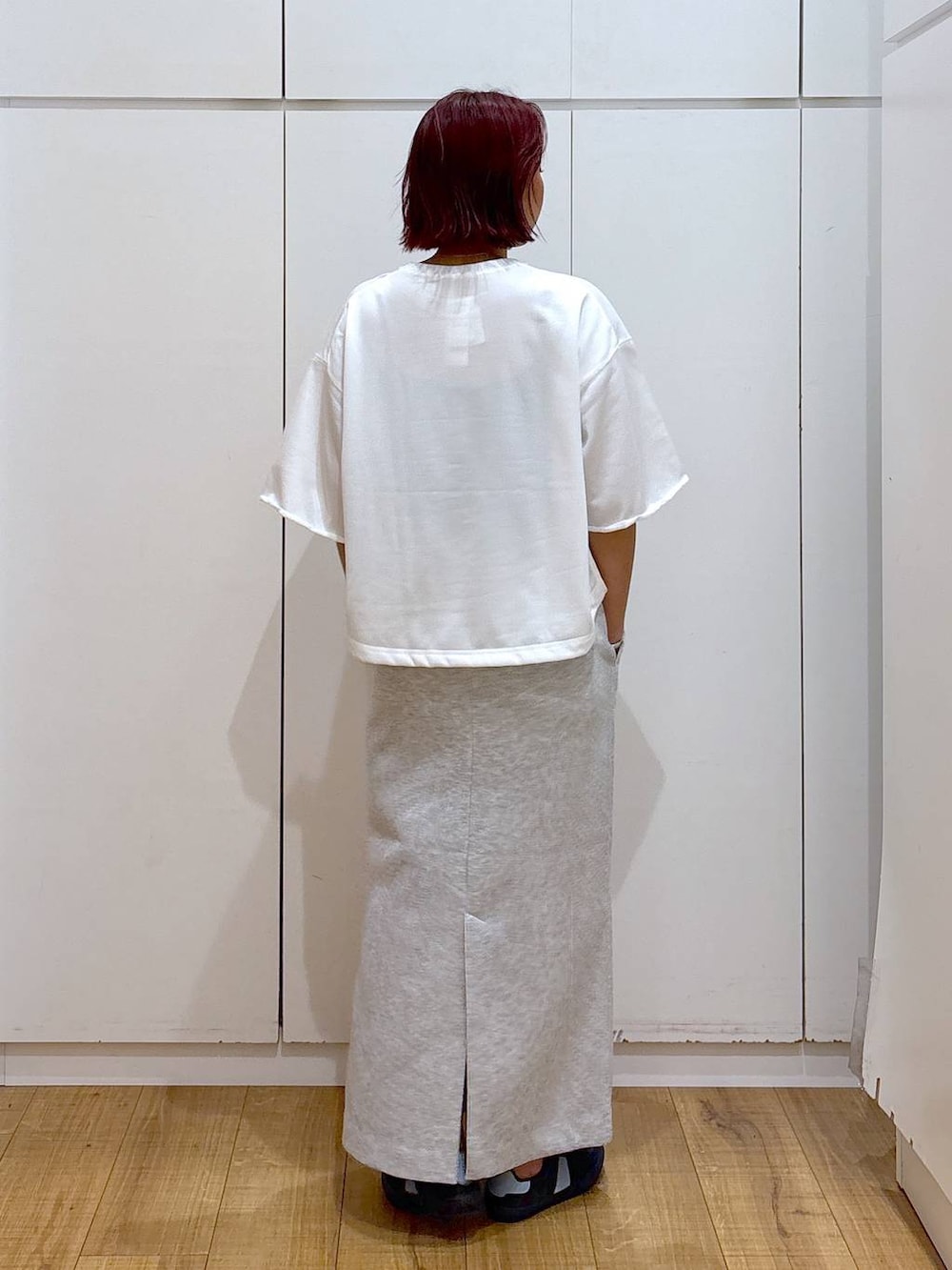 「体型カバー、高見え、高身長、ママコーデ、骨格ストレート、GLOBAL WORK、着痩せ・細見え」｜「GLOBAL WORKのエアかるクラシックスニーカー/135751（スニーカー、ブルー系）」を使った、ココさん（レディース・165cm）の春コーディネートの8枚目の写真