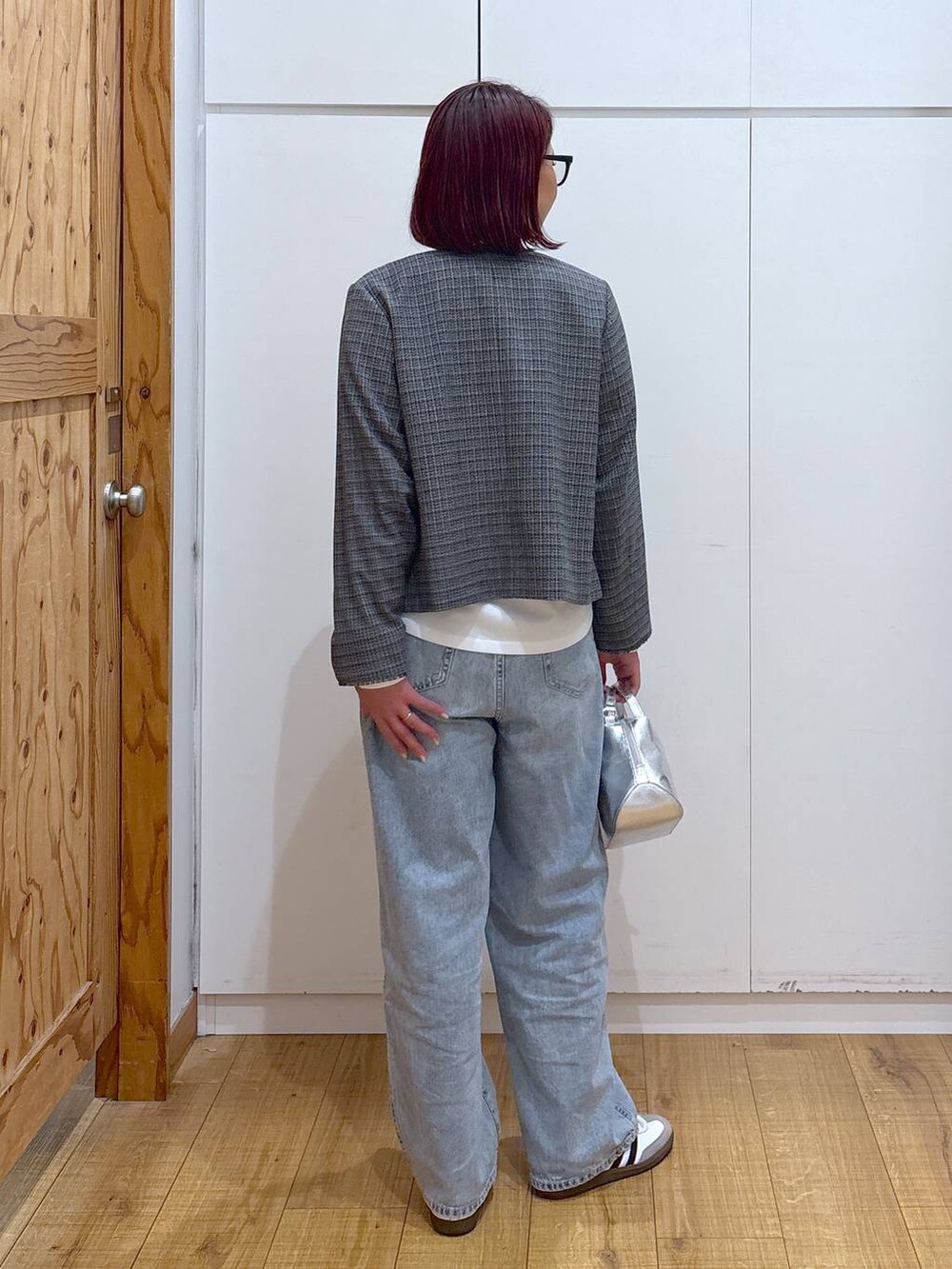 「体型カバー、高見え、高身長、ママコーデ、骨格ストレート、GLOBAL WORK、着痩せ・細見え」|「GLOBAL WORKのGOODデニムバギーパンツ/118365(デニムパンツ、ブルー系)」を使った、ココさん(レディース・165cm)の春コーディネートの5枚目の写真