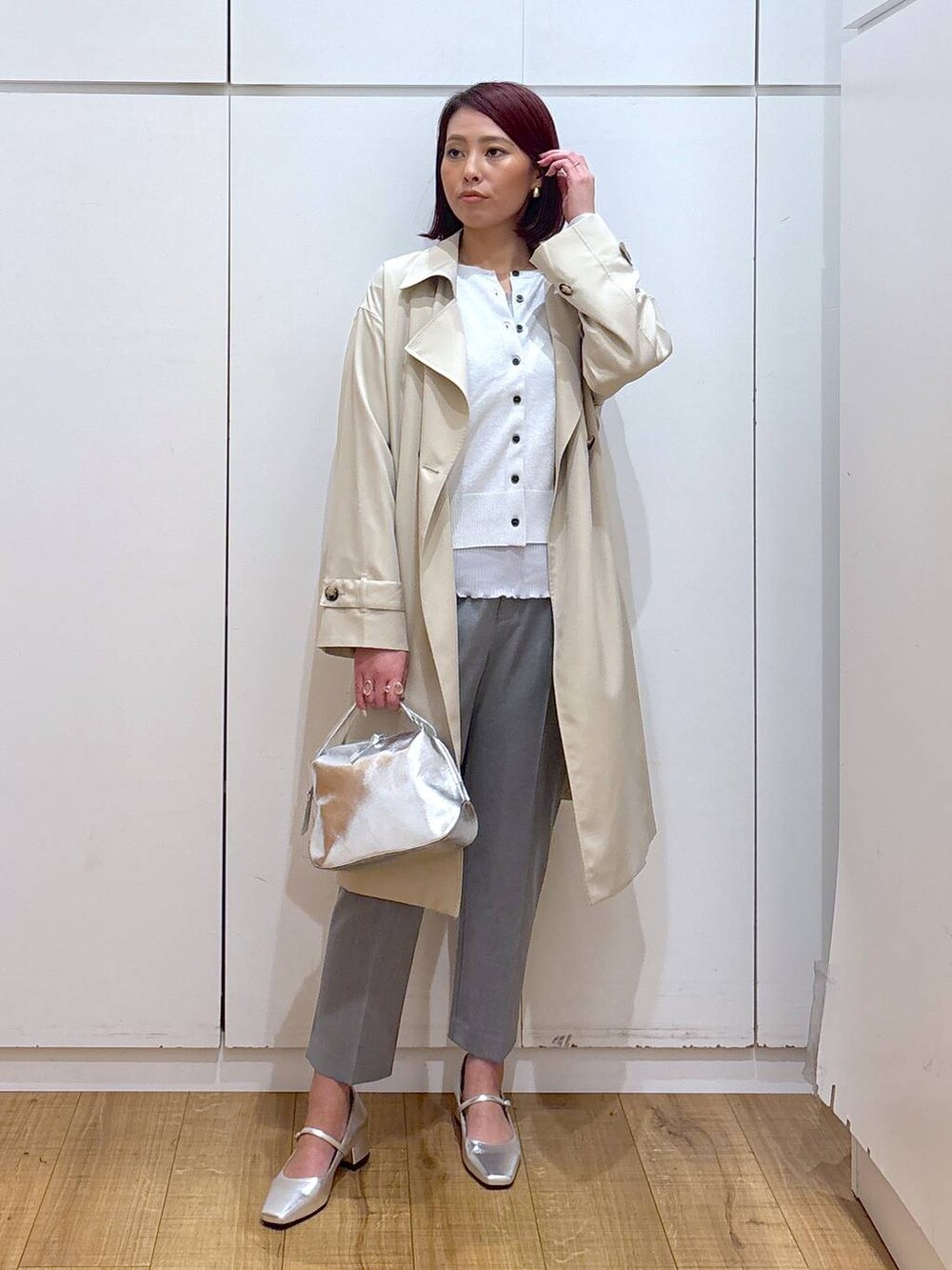 「体型カバー、高見え、高身長、ママコーデ、骨格ストレート、GLOBAL WORK、着痩せ・細見え」|「GLOBAL WORKのスペ軽お財布ショルダー/132336(ショルダーバッグ、シルバー系)」を使った、ココさん(レディース・165cm)の春コーディネートの2枚目の写真