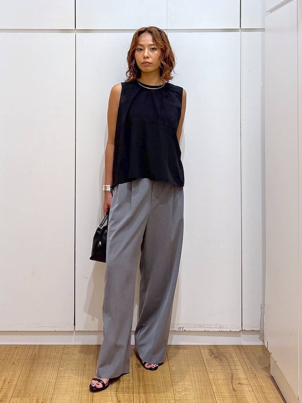 「体型カバー、高見え、高身長、ママコーデ、骨格ストレート、GLOBAL WORK、着痩せ・細見え、and STセール」|「GLOBAL WORKのスペ軽お財布ショルダー/132336(ショルダーバッグ、ブラック系)」を使った、ココさん(レディース・165cm)の夏コーディネートの2枚目の写真