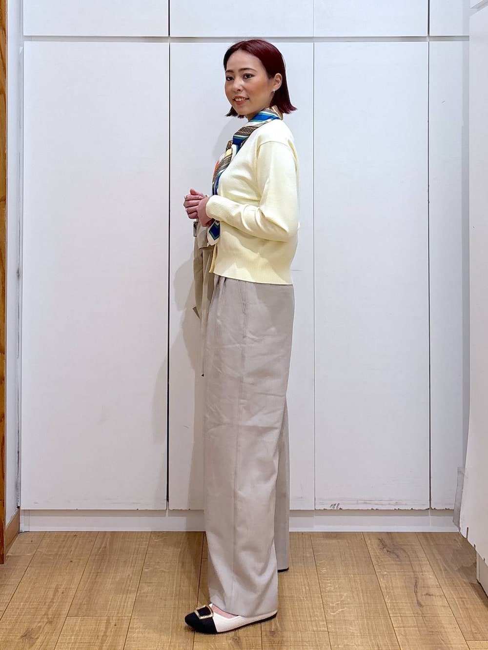 「体型カバー、高見え、高身長、ママコーデ、骨格ストレート、GLOBAL WORK、着痩せ・細見え」|「GLOBAL WORKのエアかるトレンチコート/234545(トレンチコート、ベージュ系)」を使った、ココさん(レディース・165cm)の春コーディネートの4枚目の写真