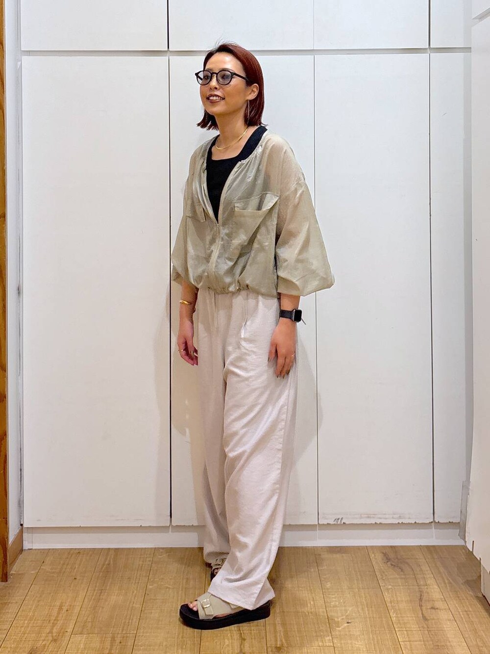 「体型カバー、高見え、高身長、ママコーデ、骨格ストレート、GLOBAL WORK、着痩せ・細見え」｜「GLOBAL WORKのBeauteeスクエアタンク/289845（タンクトップ、ブラック系）」を使った、ココさん（レディース・165cm）の春コーディネートの5枚目の写真