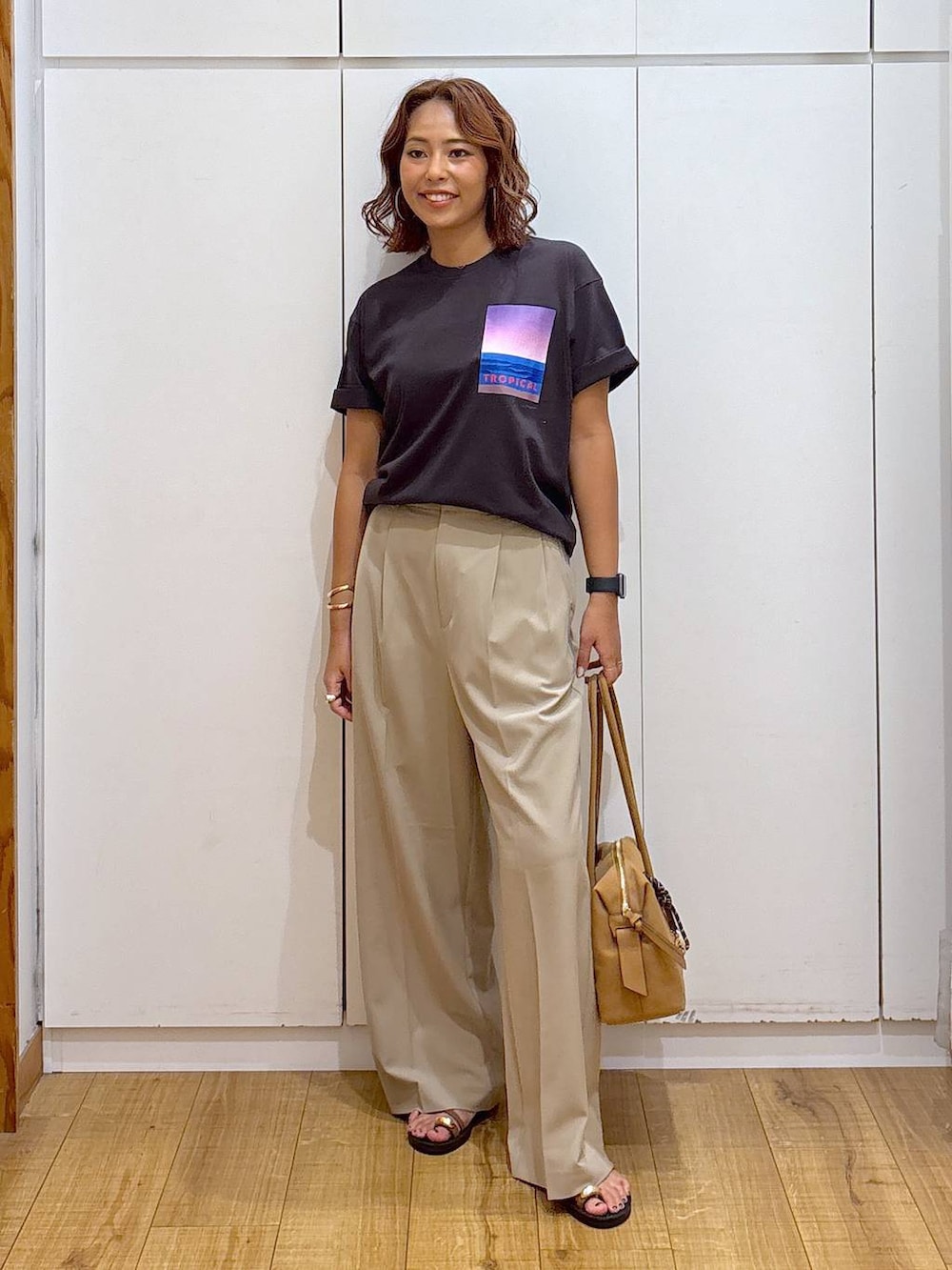「体型カバー、高見え、高身長、ママコーデ、骨格ストレート、GLOBAL WORK、着痩せ・細見え、and STセール」｜「GLOBAL WORKのウツクシルエットDRYワイドパンツ/289061（その他パンツ、ベージュ系）」を使った、ココさん（レディース・165cm）の夏コーディネートの4枚目の写真
