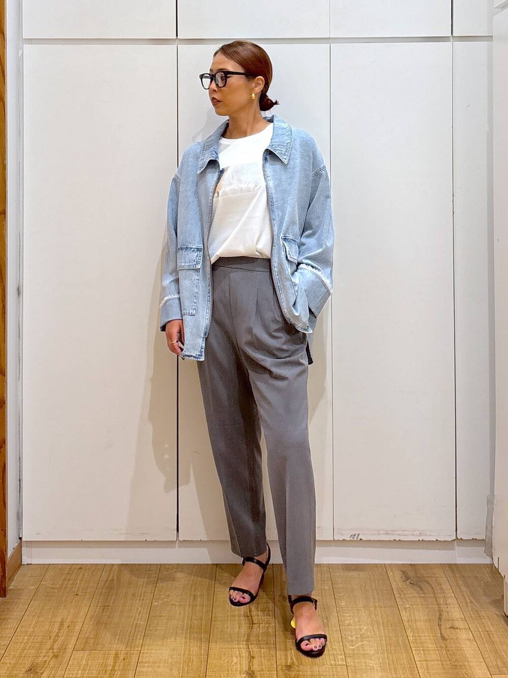 「体型カバー、高見え、高身長、ママコーデ、骨格ストレート、GLOBAL WORK、着痩せ・細見え、and STセール、秋冬新作」｜「GLOBAL WORKのリッチクリーンプリントT半袖/147640（Tシャツ/カットソー、ホワイト系）」を使った、ココさん（レディース・165cm）の夏コーディネートの4枚目の写真
