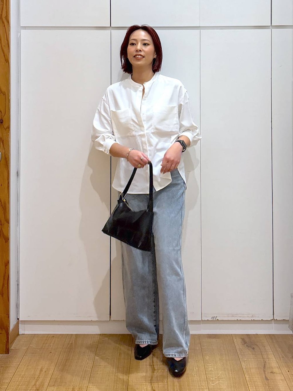 「体型カバー、高見え、高身長、ママコーデ、骨格ストレート、GLOBAL WORK、着痩せ・細見え」|「GLOBAL WORKのGOODデニムバギーパンツ/118365(デニムパンツ、ブルー系)」を使った、ココさん(レディース・165cm)の春コーディネートの4枚目の写真