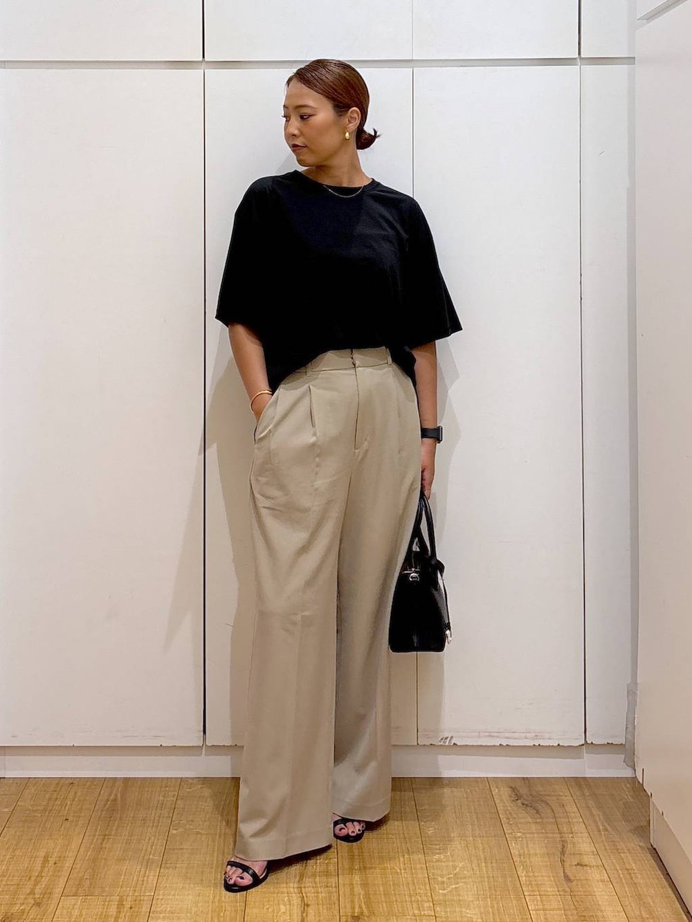 「体型カバー、高見え、高身長、ママコーデ、骨格ストレート、GLOBAL WORK、着痩せ・細見え、and STセール」|「GLOBAL WORKのスペ軽3ROOM2WAYショルダー/234508(ショルダーバッグ、ブラック系)」を使った、ココさん(レディース・165cm)の夏コーディネートの3枚目の写真