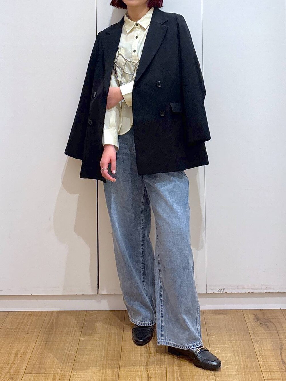 「体型カバー、高見え、高身長、ママコーデ、骨格ストレート、GLOBAL WORK、着痩せ・細見え、ジャケット、春コーデ、デニムパンツ」｜「GLOBAL WORKのGOODデニムバギーパンツ/118365（デニムパンツ、ブルー系）」を使った、ココさん（レディース・165cm）の春コーディネートの3枚目の写真