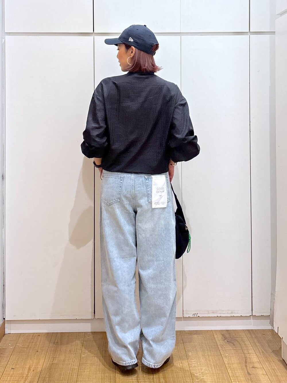 「体型カバー、高見え、高身長、ママコーデ、骨格ストレート、GLOBAL WORK、着痩せ・細見え」｜「GLOBAL WORKのエアかるクッションベルトスニーカー/102313（スニーカー、ブラック系）」を使った、ココさん（レディース・165cm）の春コーディネートの3枚目の写真