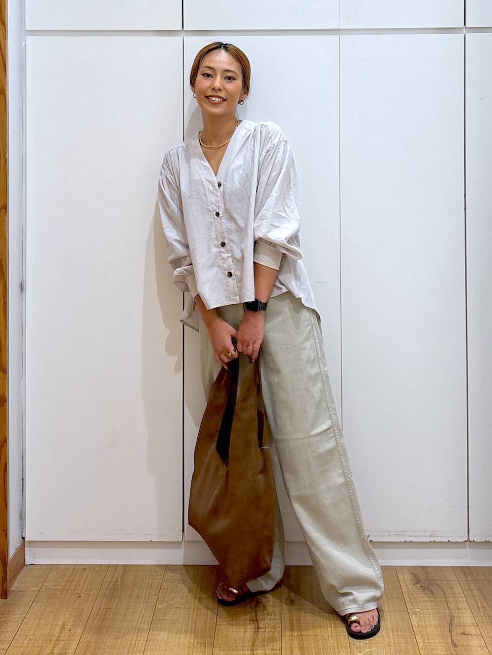 「体型カバー、高見え、高身長、ママコーデ、骨格ストレート、GLOBAL WORK、着痩せ・細見え、andST秋コーデ」|「WINGのWingコラボ/Fffit エフィット/カップ付きキャミ/291149(キャミソール、ブラック系)」を使った、ココさん(レディース・165cm)の秋コーディネートの2枚目の写真