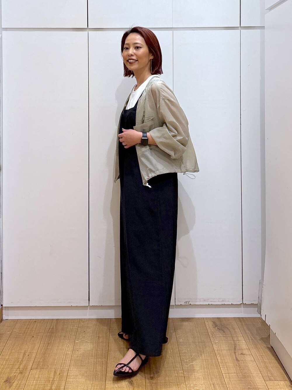 「高身長、ママコーデ、骨格ストレート、体型カバー、高見え、GLOBAL WORK、着痩せ・細見え」|「A part byのクロスフラットサンダル(サンダル、ブラック系)」を使った、ココさん(レディース・165cm)の春コーディネートの4枚目の写真